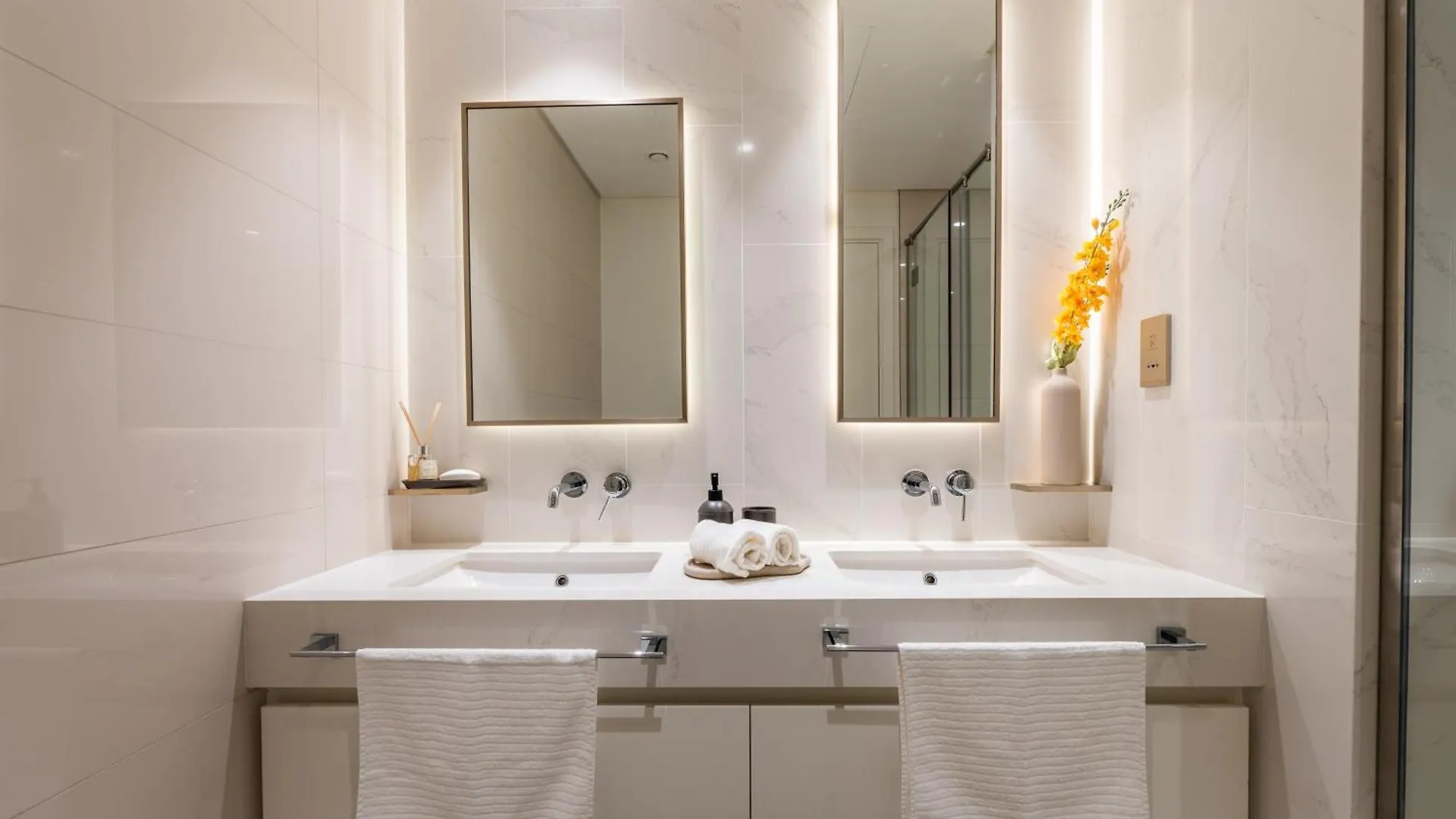 Elegant 3Br Apartment With Private Beach Access Dubaj